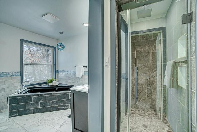 86 Old Wildwood Road, Mahtomedi, MN 55115