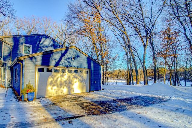 86 Old Wildwood Road, Mahtomedi, MN 55115