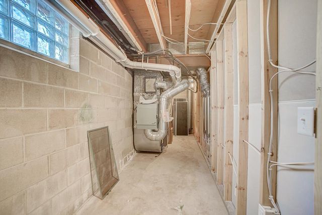 86 Old Wildwood Road, Mahtomedi, MN 55115