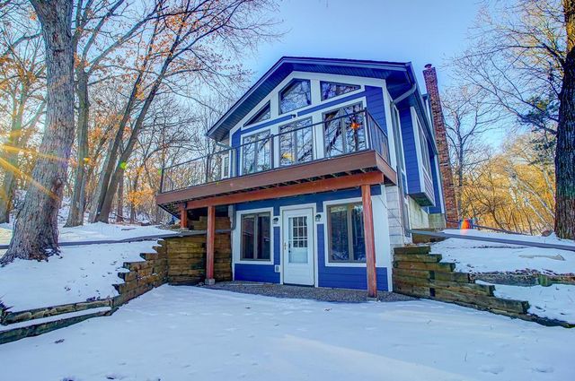 86 Old Wildwood Road, Mahtomedi, MN 55115