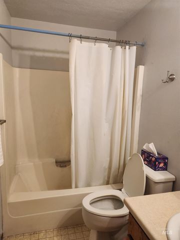 154 Avenida Del Rio W, Twin Falls, ID 83301