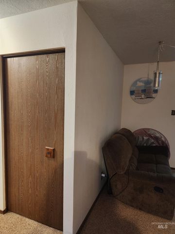 154 Avenida Del Rio W, Twin Falls, ID 83301