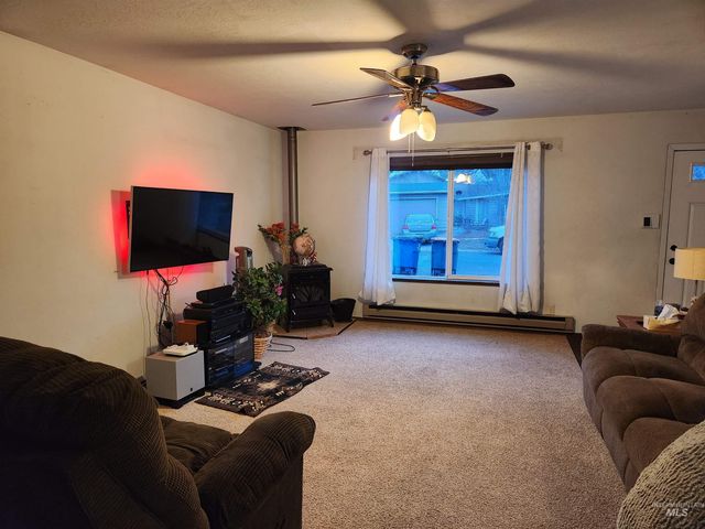 154 Avenida Del Rio W, Twin Falls, ID 83301