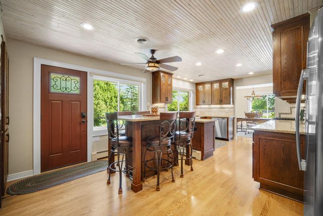 818 Badger LANE E, West Bend, WI 53095