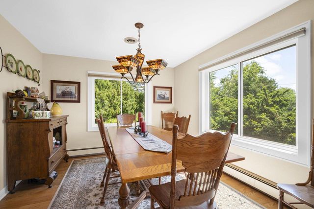 818 Badger LANE E, West Bend, WI 53095