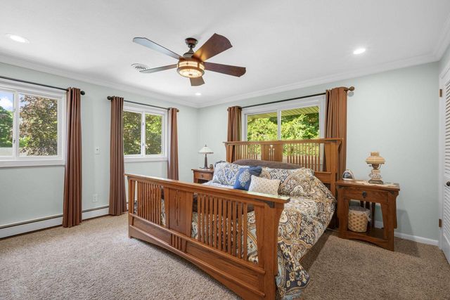 818 Badger LANE E, West Bend, WI 53095