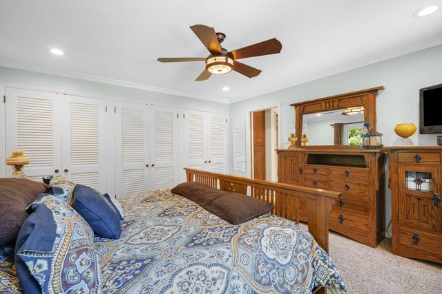 818 Badger LANE E, West Bend, WI 53095