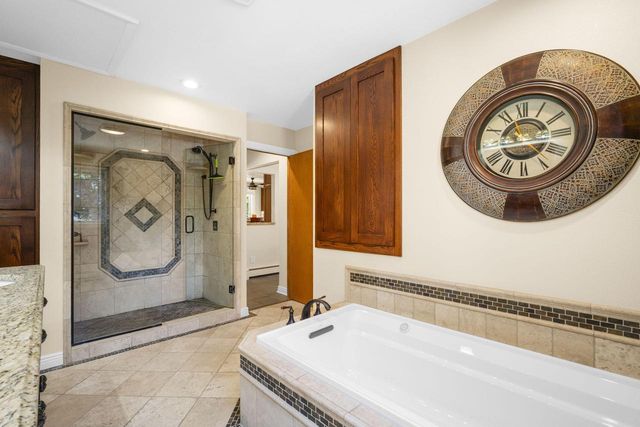 818 Badger LANE E, West Bend, WI 53095