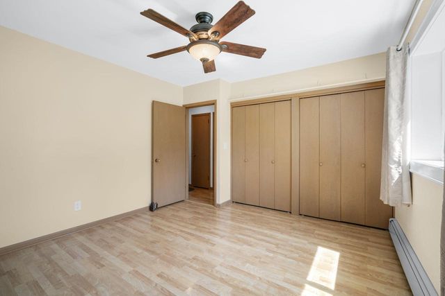 818 Badger LANE E, West Bend, WI 53095