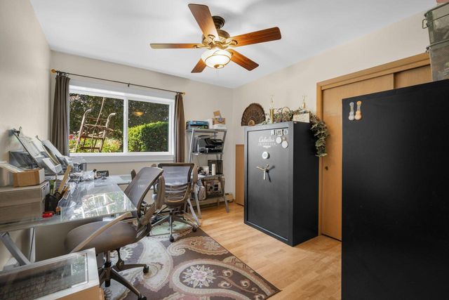 818 Badger LANE E, West Bend, WI 53095