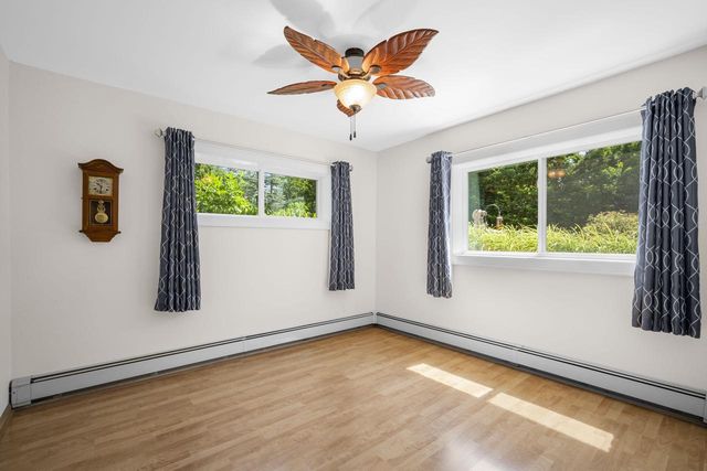 818 Badger LANE E, West Bend, WI 53095