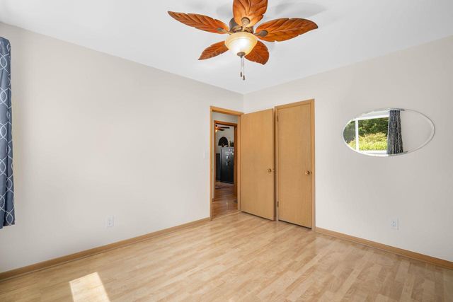 818 Badger LANE E, West Bend, WI 53095