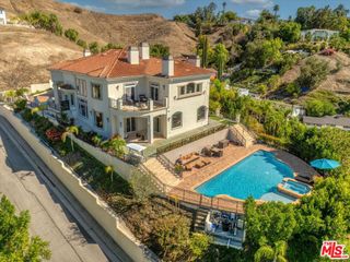 22470 Sueno Road, Woodland Hills, CA 91364