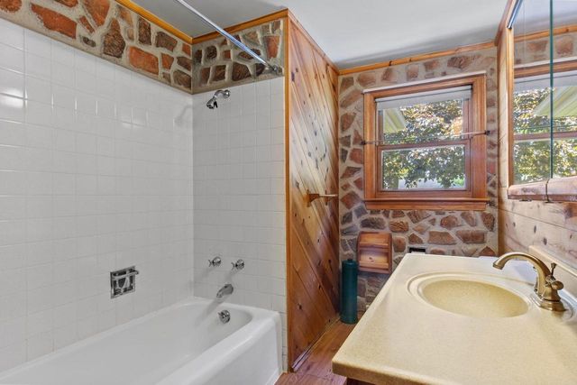 508 WINNEBAGO HEIGHTS, Neenah, WI 54956