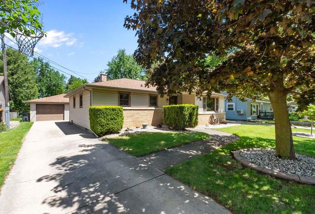 508 WINNEBAGO HEIGHTS, Neenah, WI 54956