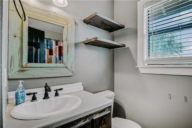 389 County Road 3075, Orange Grove, TX 78372