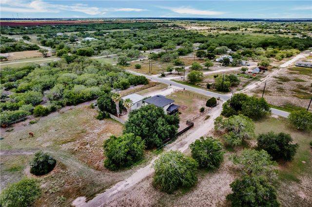 389 County Road 3075, Orange Grove, TX 78372