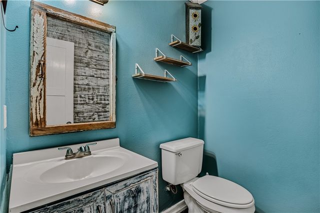 389 County Road 3075, Orange Grove, TX 78372