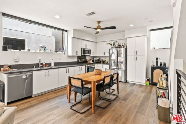 3034 N Coolidge Avenue, Los Angeles, CA 90039