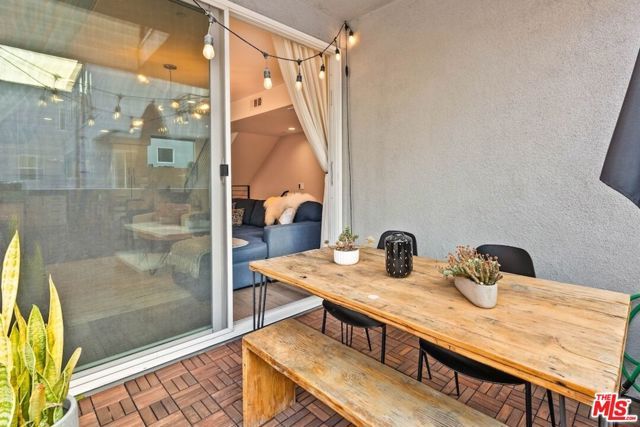 3034 N Coolidge Avenue, Los Angeles, CA 90039