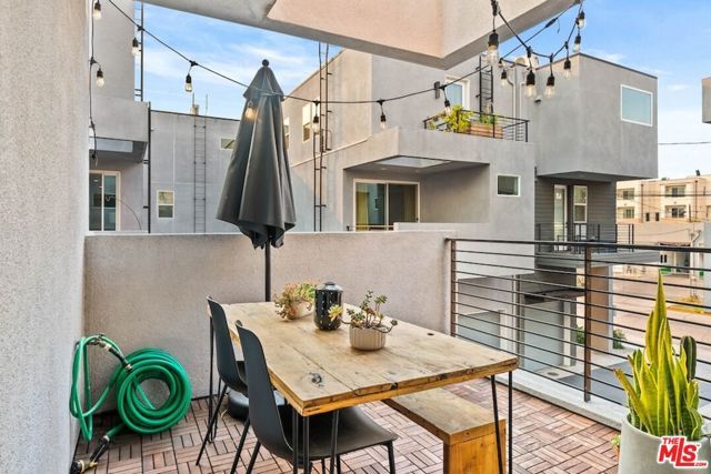 3034 N Coolidge Avenue, Los Angeles, CA 90039