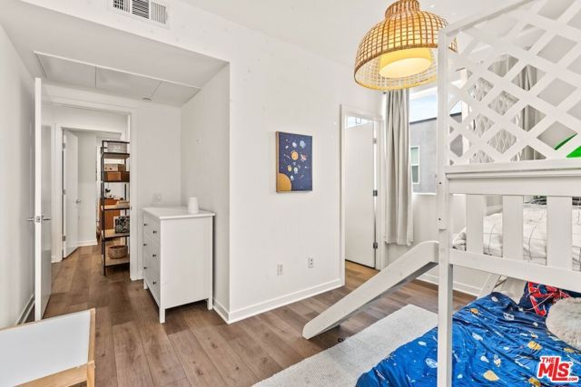 3034 N Coolidge Avenue, Los Angeles, CA 90039