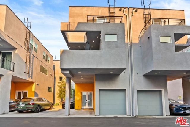 3034 N Coolidge Avenue, Los Angeles, CA 90039