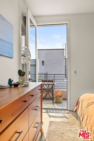 3034 N Coolidge Avenue, Los Angeles, CA 90039