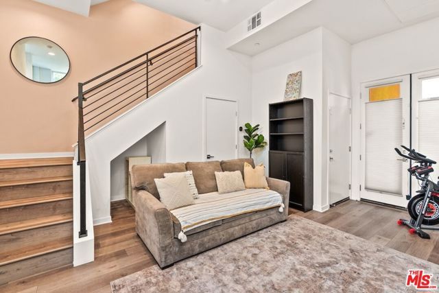 3034 N Coolidge Avenue, Los Angeles, CA 90039