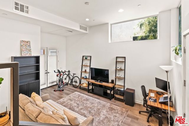 3034 N Coolidge Avenue, Los Angeles, CA 90039