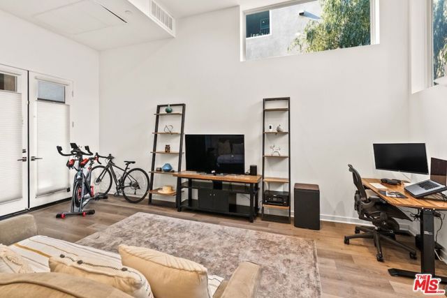 3034 N Coolidge Avenue, Los Angeles, CA 90039