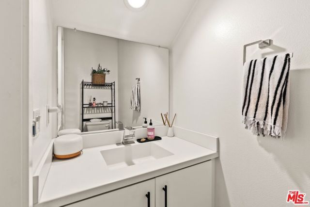 3034 N Coolidge Avenue, Los Angeles, CA 90039