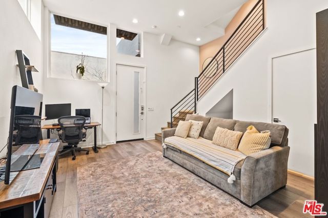 3034 N Coolidge Avenue, Los Angeles, CA 90039