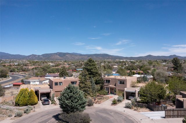 2702 Plazuela Serena, Santa Fe, NM 87505