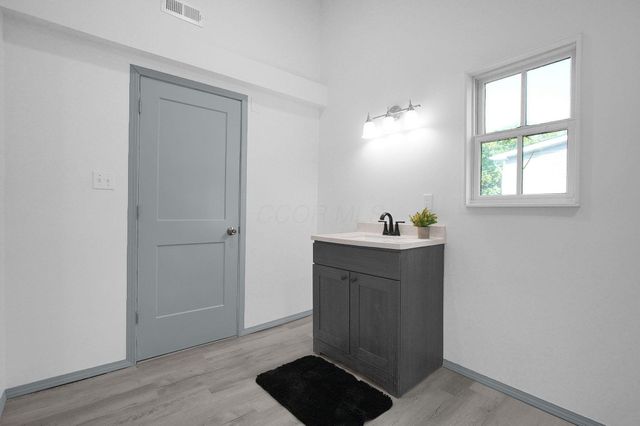 15 Stewart Avenue, London, OH 43140