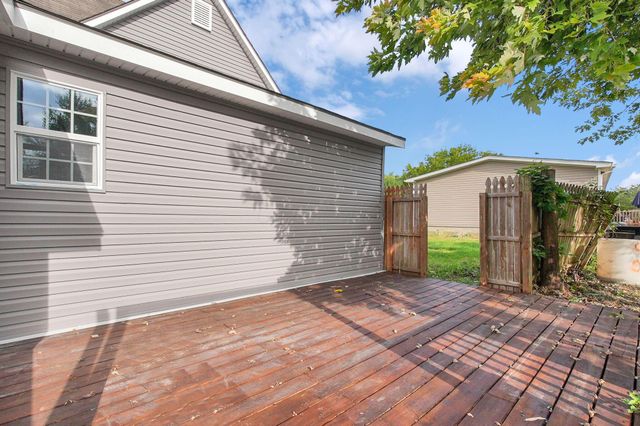 15 Stewart Avenue, London, OH 43140