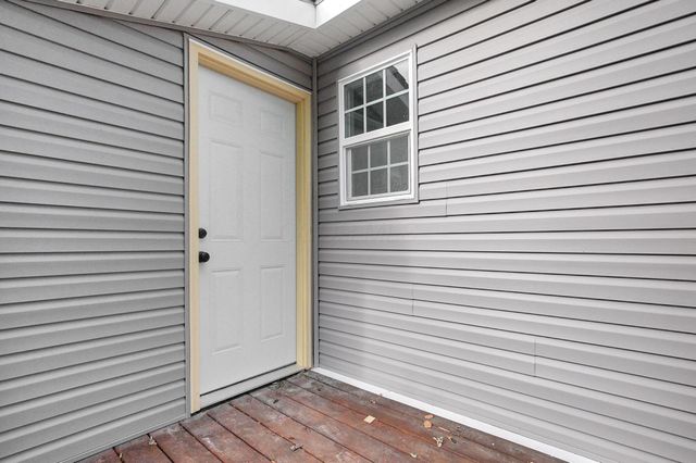 15 Stewart Avenue, London, OH 43140