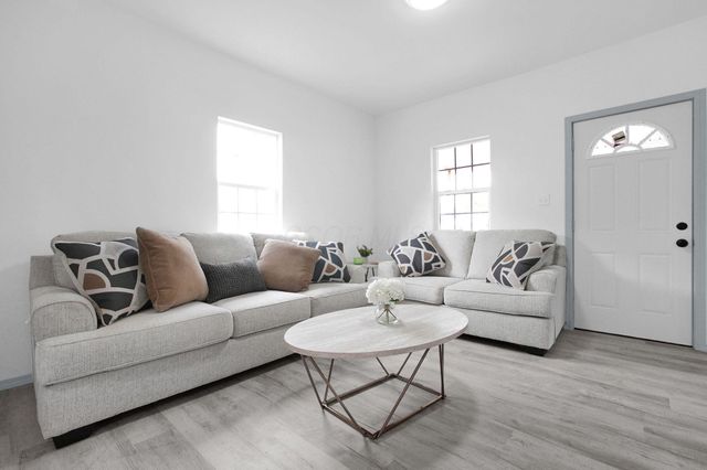 15 Stewart Avenue, London, OH 43140