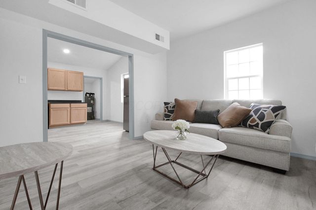 15 Stewart Avenue, London, OH 43140