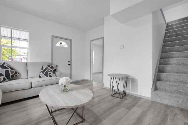 15 Stewart Avenue, London, OH 43140