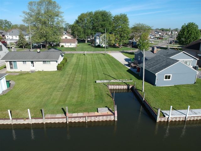 37500 Lakeville Street, Harrison Twp, MI 48045