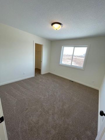 2512 341st Avenue NW, Cambridge, MN 55008