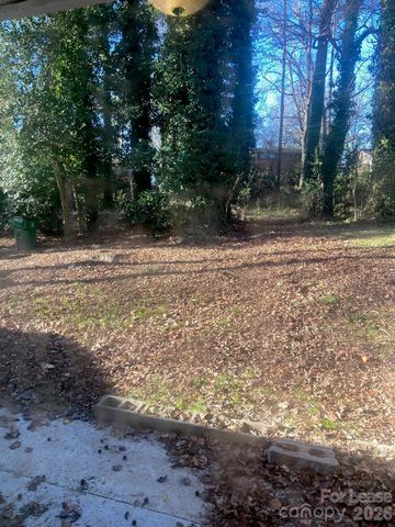 526 Blendwood Drive, Charlotte, NC 28215