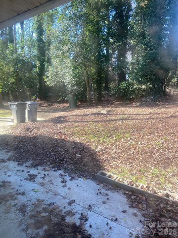 526 Blendwood Drive, Charlotte, NC 28215