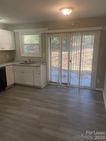 526 Blendwood Drive, Charlotte, NC 28215