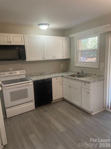 526 Blendwood Drive, Charlotte, NC 28215