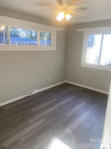 526 Blendwood Drive, Charlotte, NC 28215