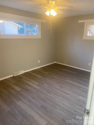 526 Blendwood Drive, Charlotte, NC 28215