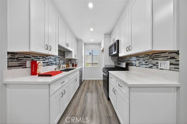 9950 Jordan Avenue 10, Chatsworth (los Angeles), CA 91311