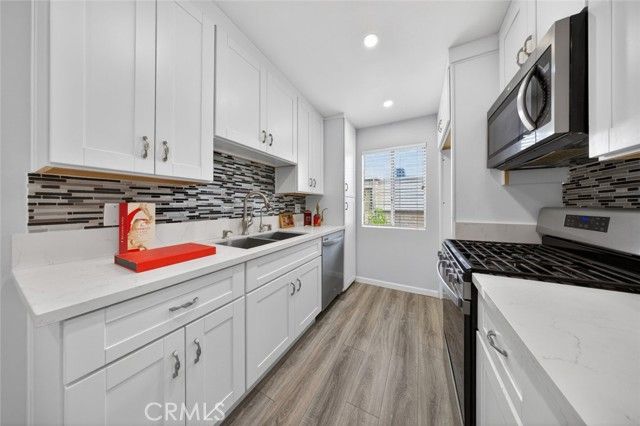 9950 Jordan Avenue 10, Chatsworth (los Angeles), CA 91311